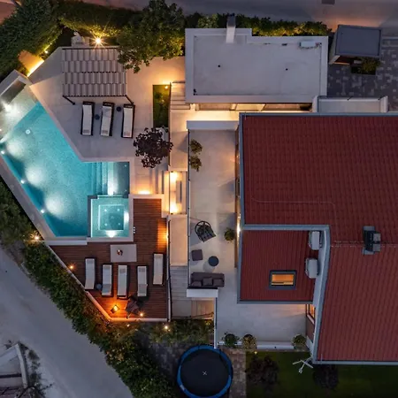 Bonavia - Crowoder Luxury Rent זאדאר