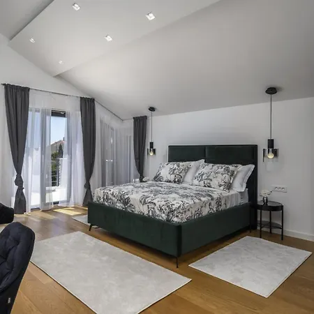 Bonavia - Crowoder Luxury Rent וילה זאדאר