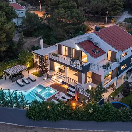 Bonavia - Crowoder Luxury Rent זאדאר