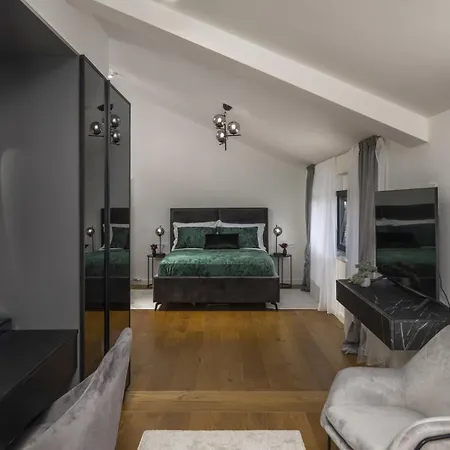 Bonavia - Crowoder Luxury Rent וילה *